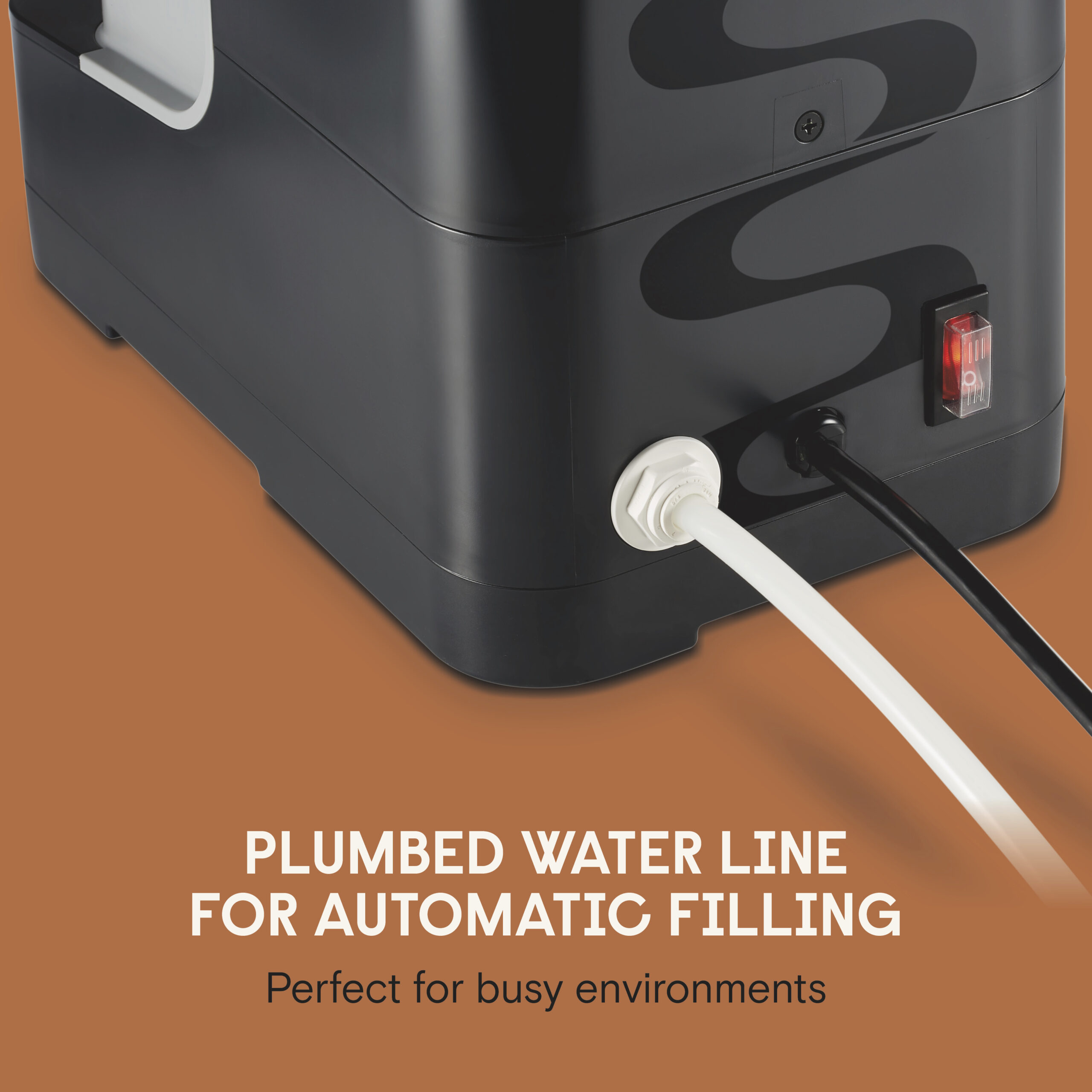 Línea de agua conectada para llenado automático